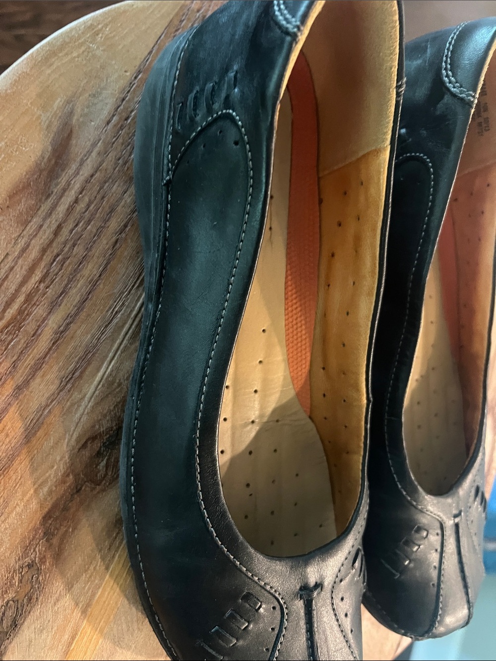 Structure Black Leather Rounded-Toe Ballet Flats - Picture 4 of 8